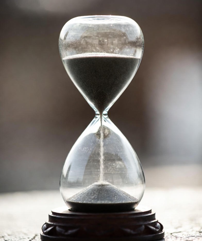 Illustration of a cuneiform tablet showing the Babylonian base-60 numbering system.